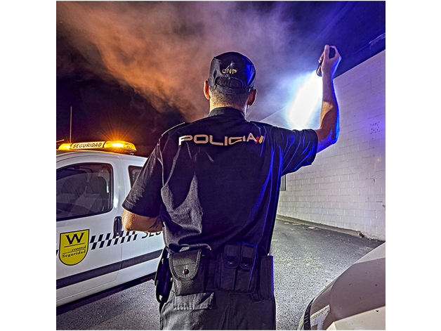 Długopis z latarką Fenix T6 czarny - Zdjęcie