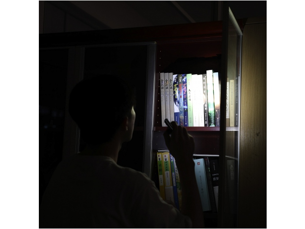 Długopis z latarką Fenix T6 czarny - Zdjęcie