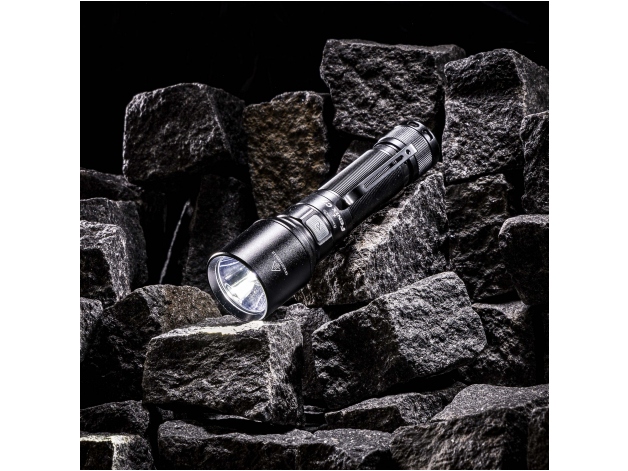 Fenix C7 LED flashlight - Photo