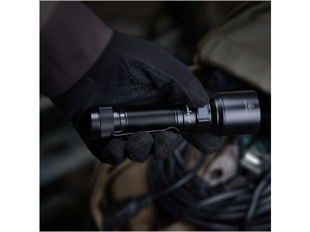 Fenix C7 LED flashlight - Photo