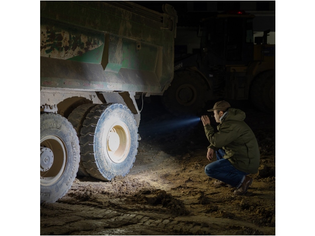 Fenix C7 PRO LED Flashlight - Photo