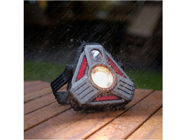 Fenix CL50R camping flashlight - Photo