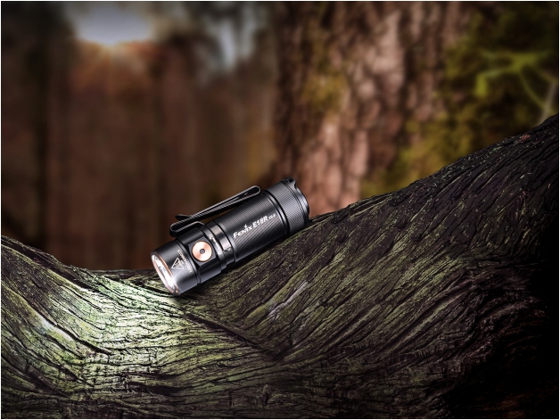 Fenix E18R V2.0 LED flashlight - Photo