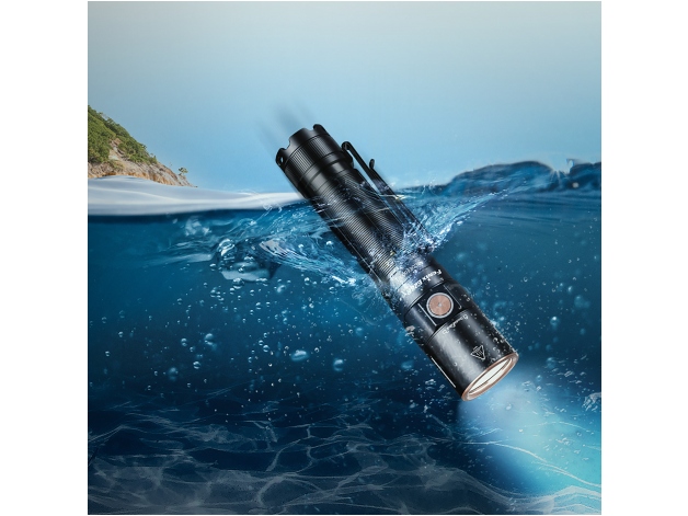 Fenix E28R V2.0 LED flashlight - Photo