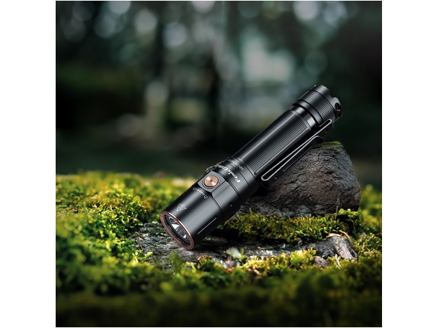 Fenix E28R V2.0 LED flashlight - Photo