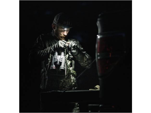 Fenix HM61R V2.0 LED flashlight - headlamp - Photo