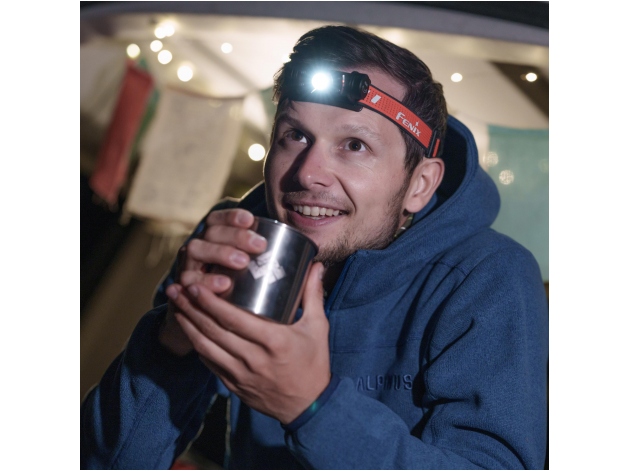Fenix HM62-T LED flashlight - magma headlamp - Photo