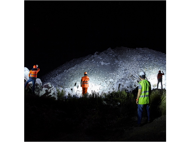 Fenix LR35R LED flashlight - Photo