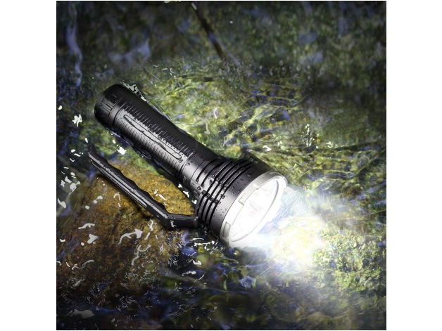 Fenix LR80R LED flashlight - Photo