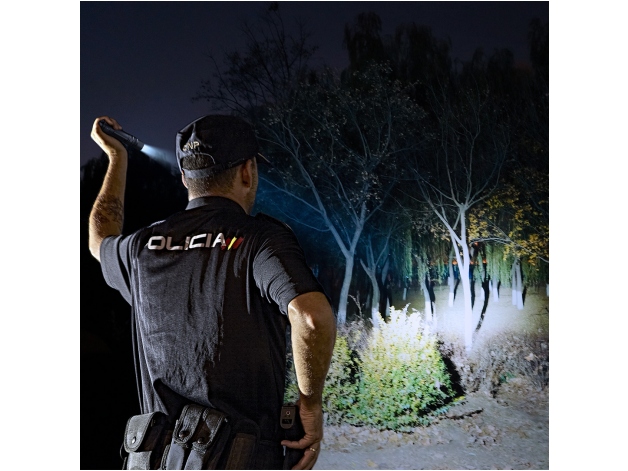 Fenix PD36R Pro LED Flashlight - Photo