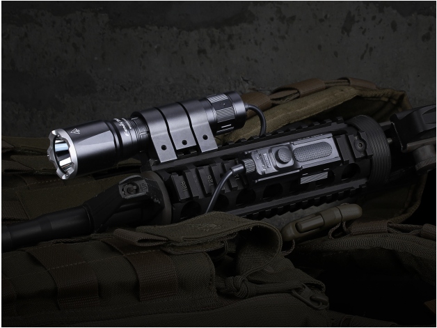 Fenix TK16 V2.0 LED flashlight - Photo