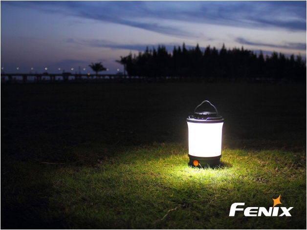 Lampa kempingowa Fenix CL30R czarna - Zdjęcie