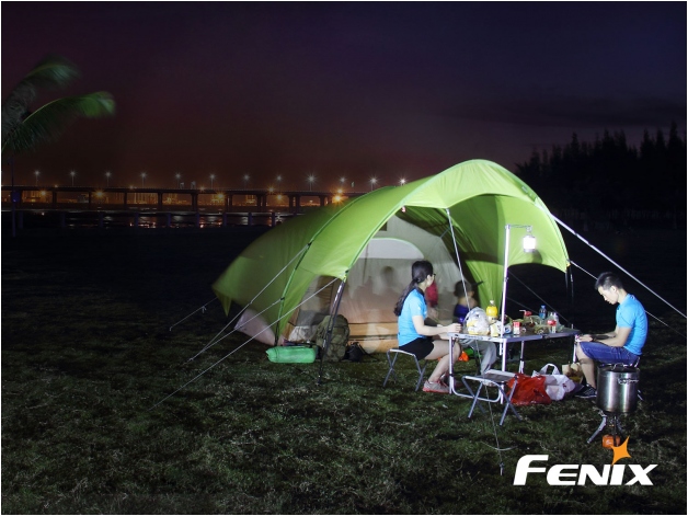 Lampa kempingowa Fenix CL30R czarna - Zdjęcie