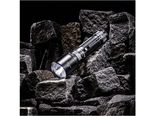 Latarka LED Fenix C7 czarna - Zdjęcie