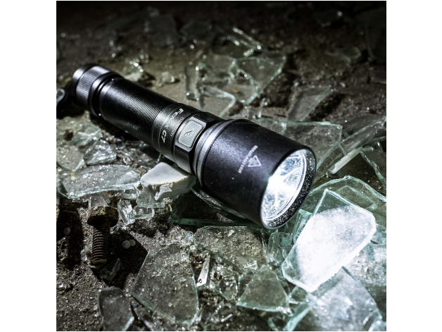 Latarka LED Fenix C7 czarna - Zdjęcie