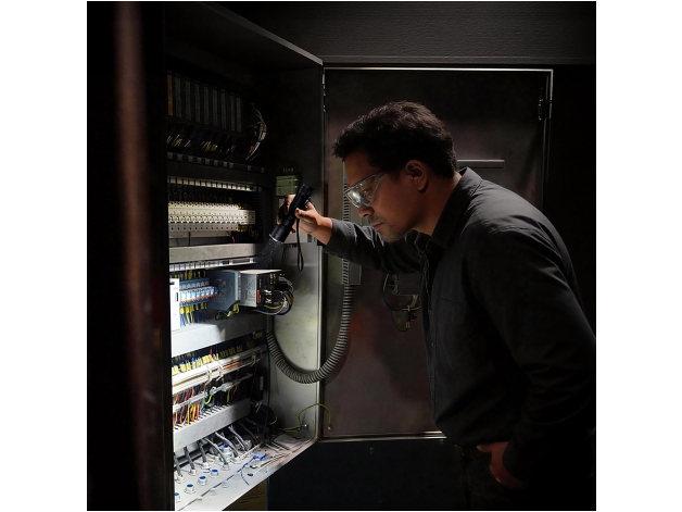 Latarka LED Fenix C7 PRO - Zdjęcie