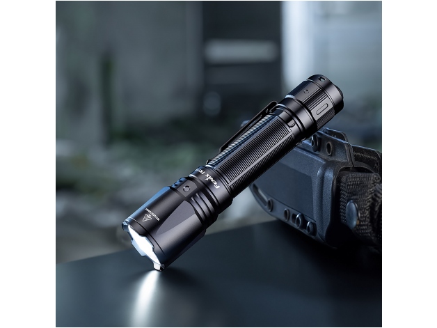 Latarka taktyczna LED Fenix TK11R - Zdjęcie