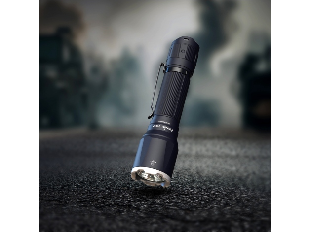 Latarka taktyczna LED Fenix TK17 czarna - Zdjęcie