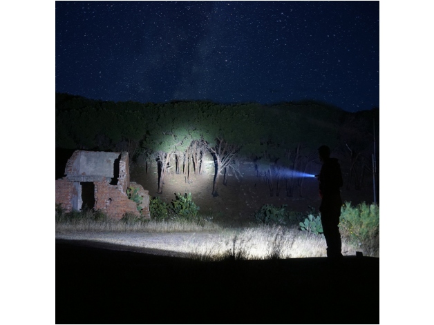 TK05R LED tactical flashlight - Photo
